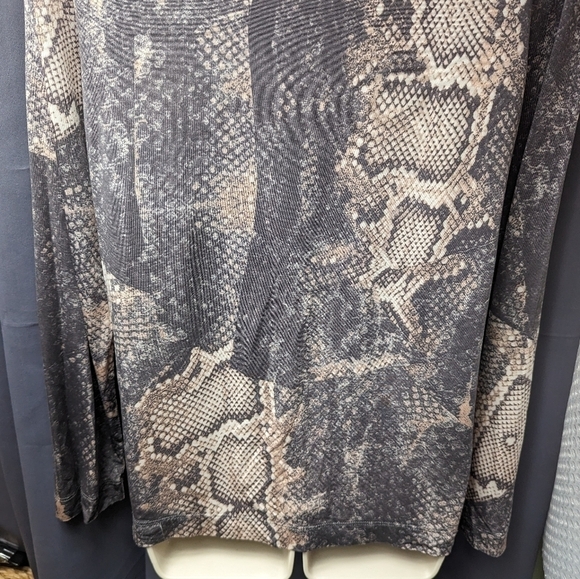 Basler Black Label Snake Print Stretch Top Sz 44/ US 16 - Picture 8 of 11